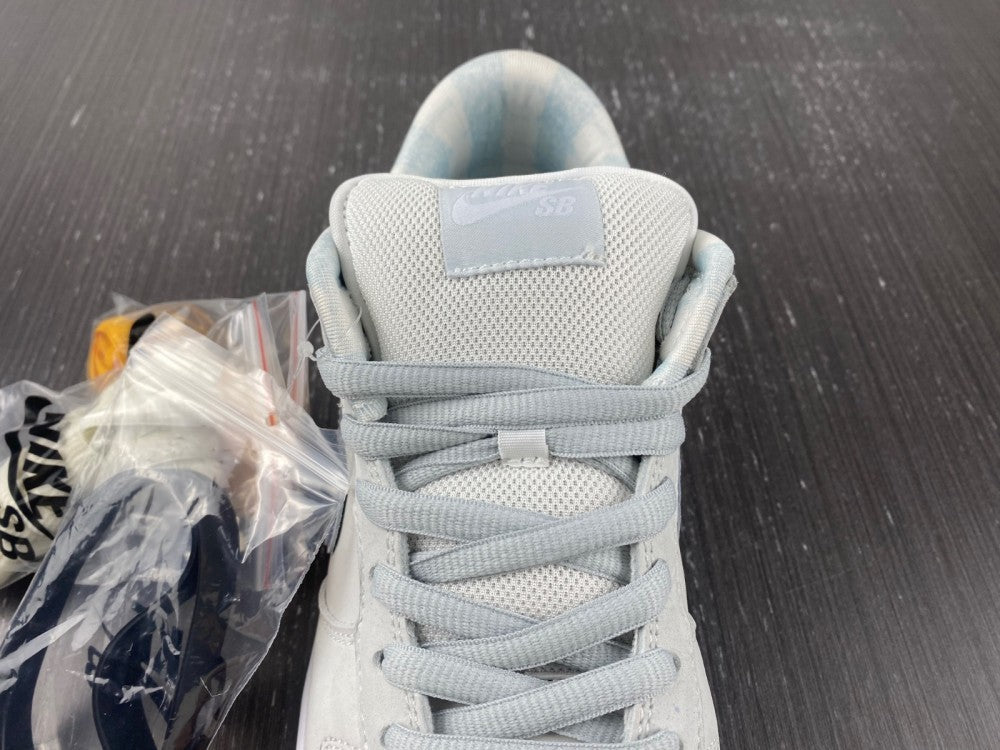 Nike SB Dunk Low White Lobster (Friends and Family)