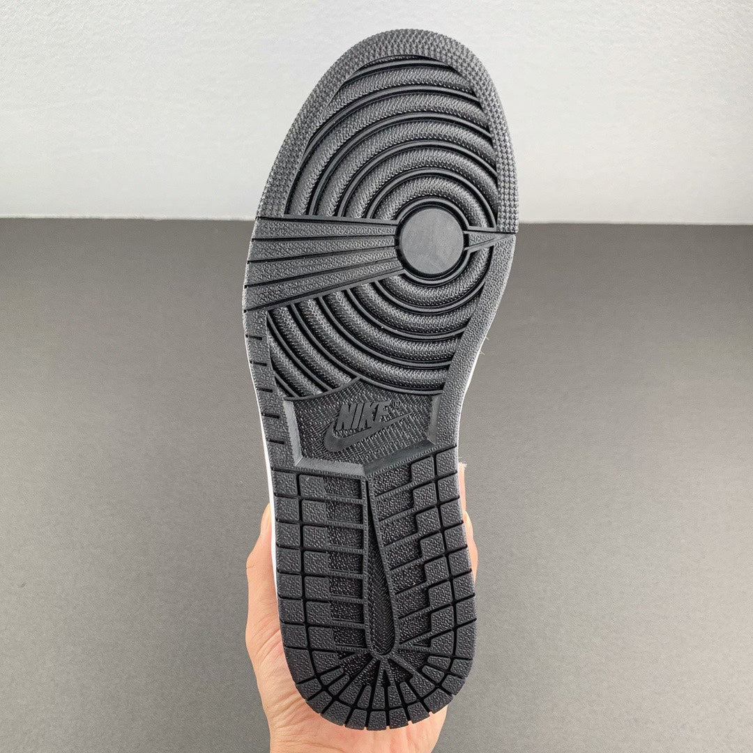 Air Jordan 1 Low Light Smoke Grey