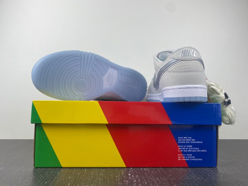Nike SB Dunk Low White Lobster (Friends and Family)