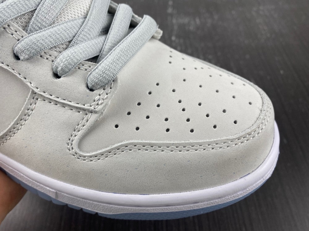 Nike SB Dunk Low White Lobster (Friends and Family)
