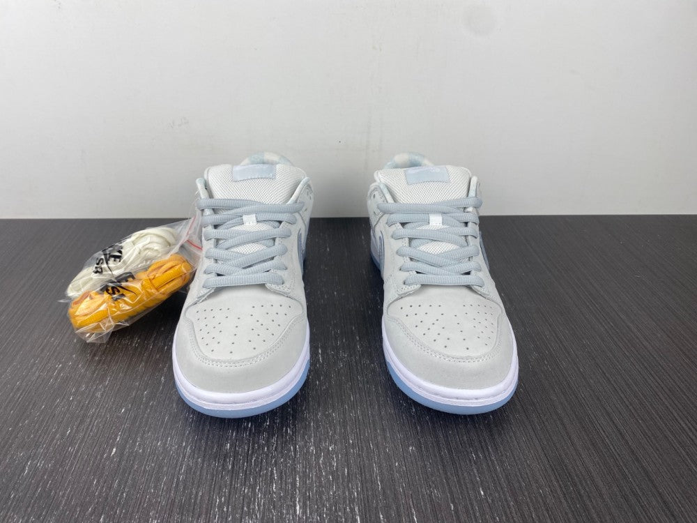 Nike SB Dunk Low White Lobster (Friends and Family)