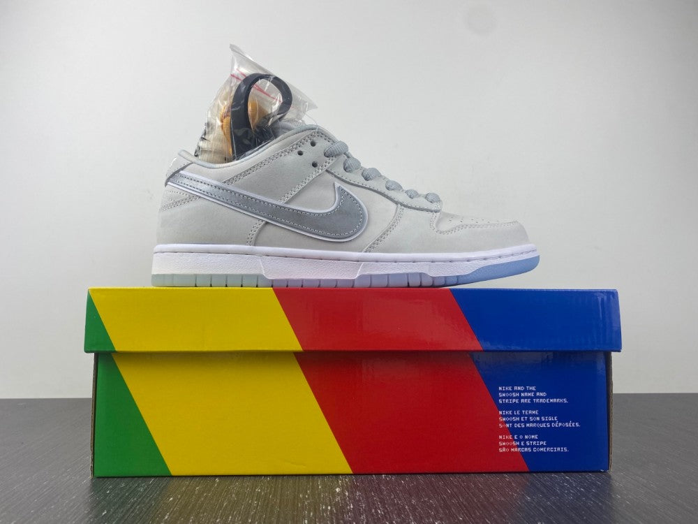 Nike SB Dunk Low White Lobster (Friends and Family)