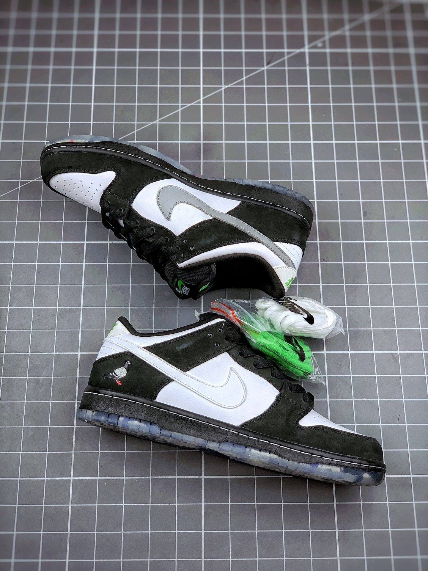 Nike SB Dunk Low Staple Pigeon (Special Box)