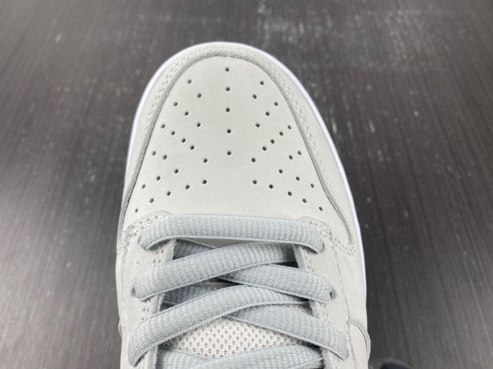 Nike SB Dunk Low White Lobster (Friends and Family)