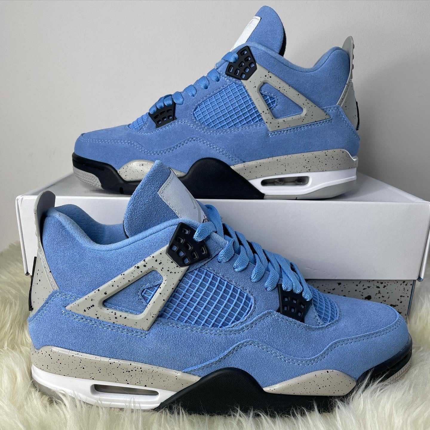 Air Jordan 4 Retro University Blue
