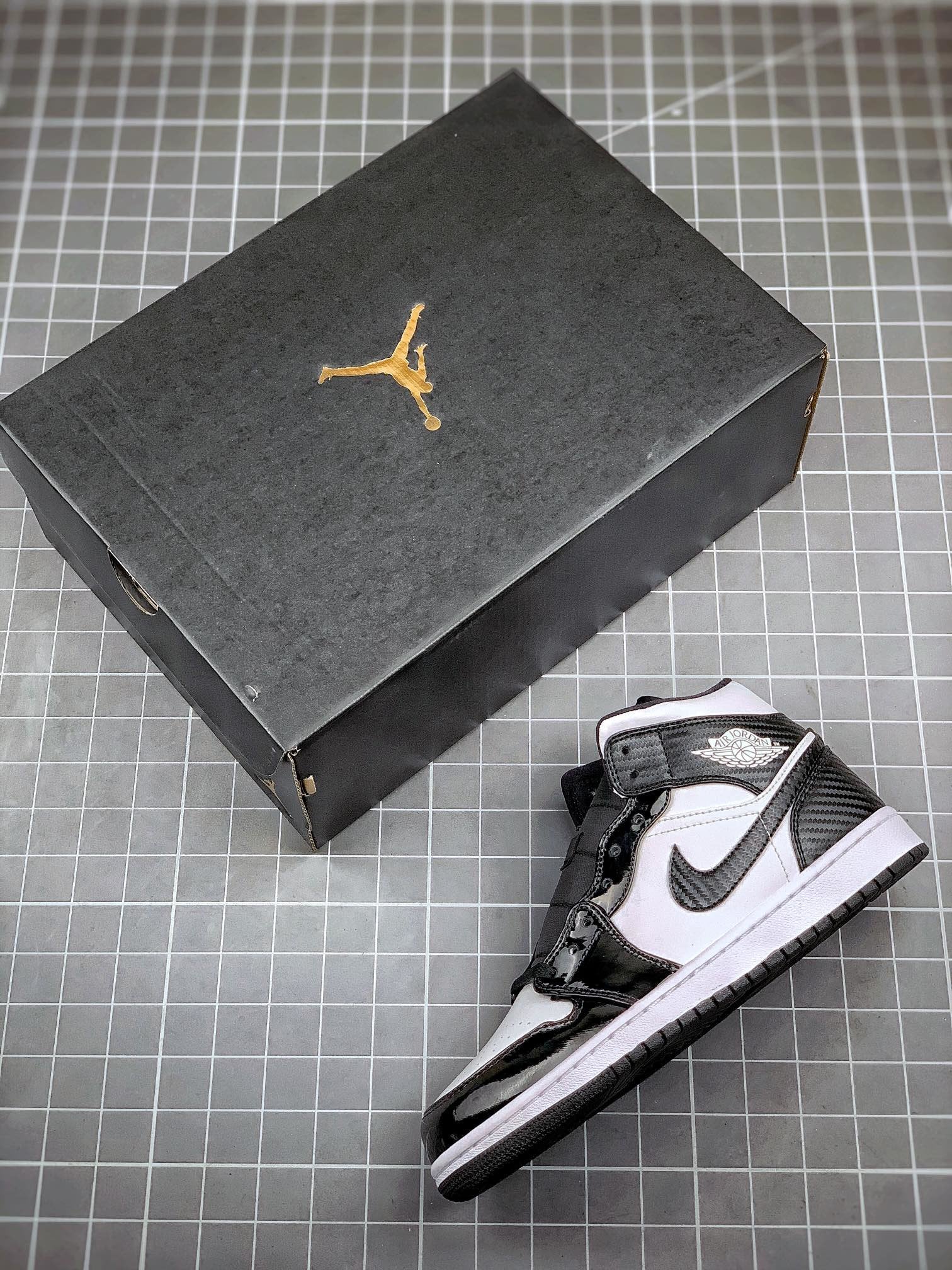 Air Jordan 1 Mid Carbon Fiber Black