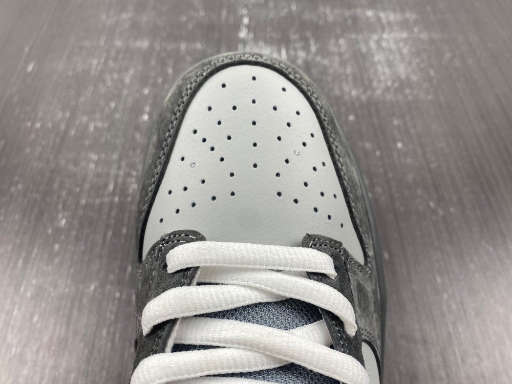 Nike SB Dunk Low Staple NYC Pigeon