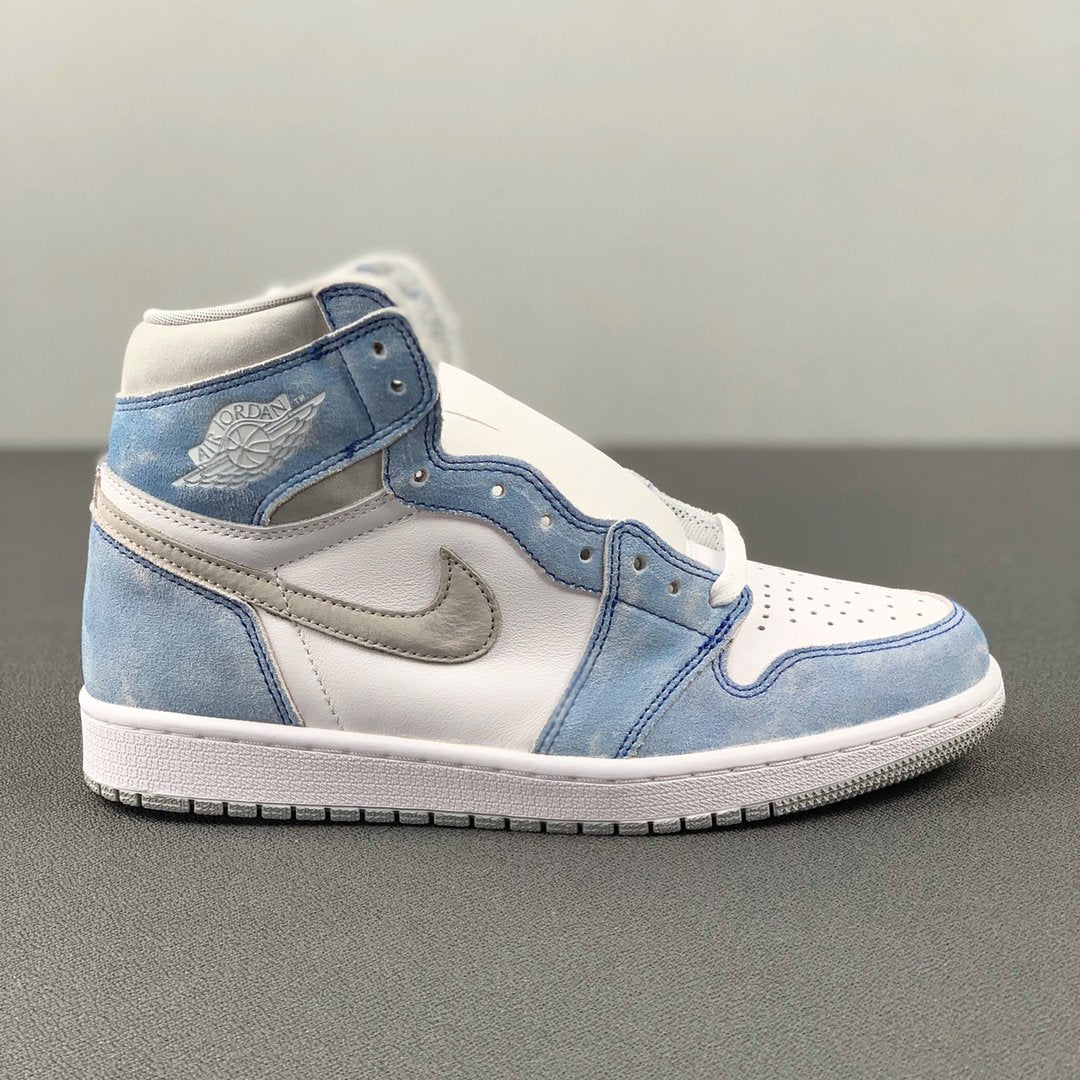Air Jordan 1 Retro High OG Hyper Royal