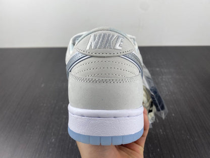 Nike SB Dunk Low White Lobster (Friends and Family)