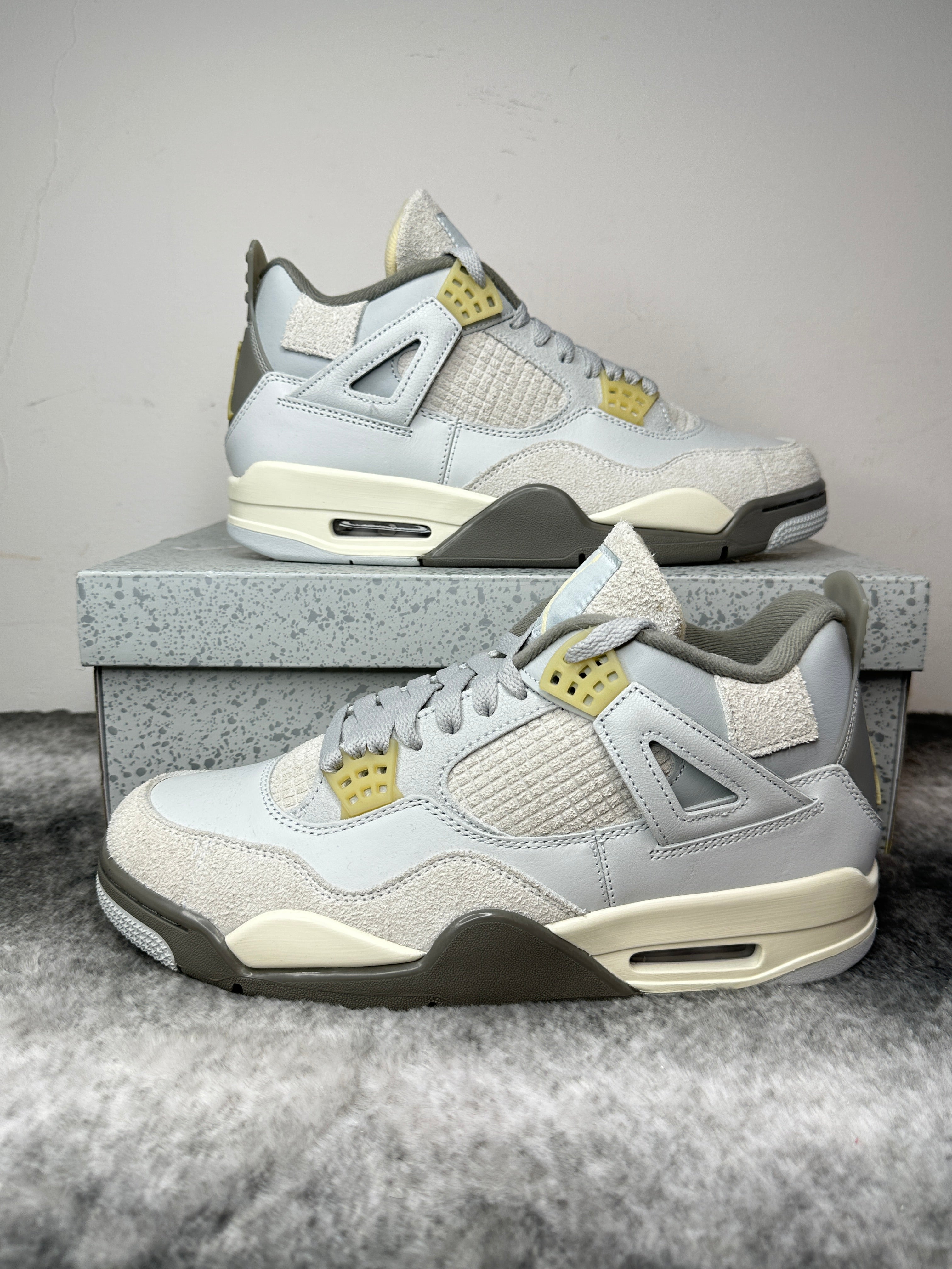 Air Jordan 4 Retro SE Craft Photon Dust