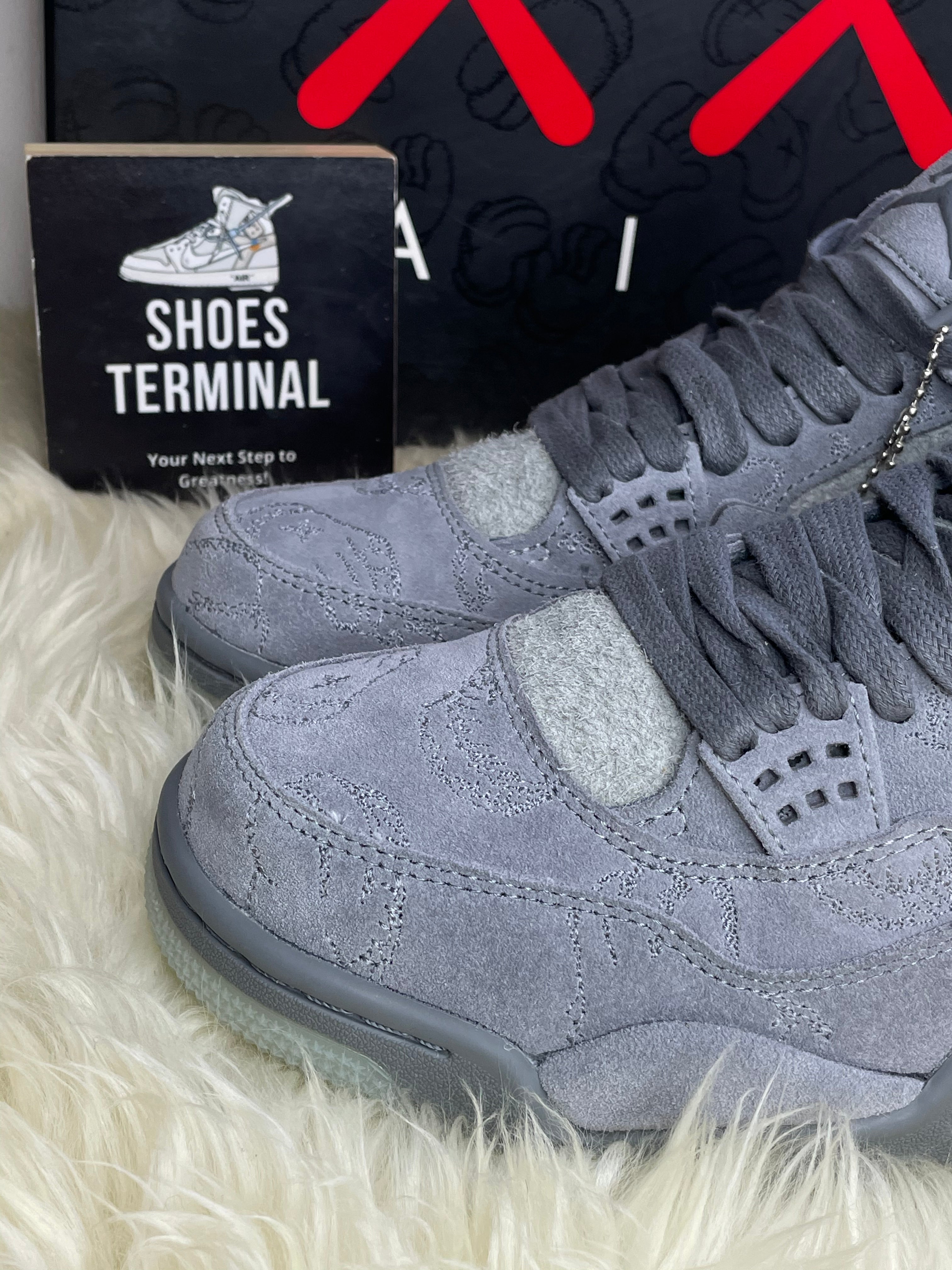 Air Jordan Retro 4 X Kaws