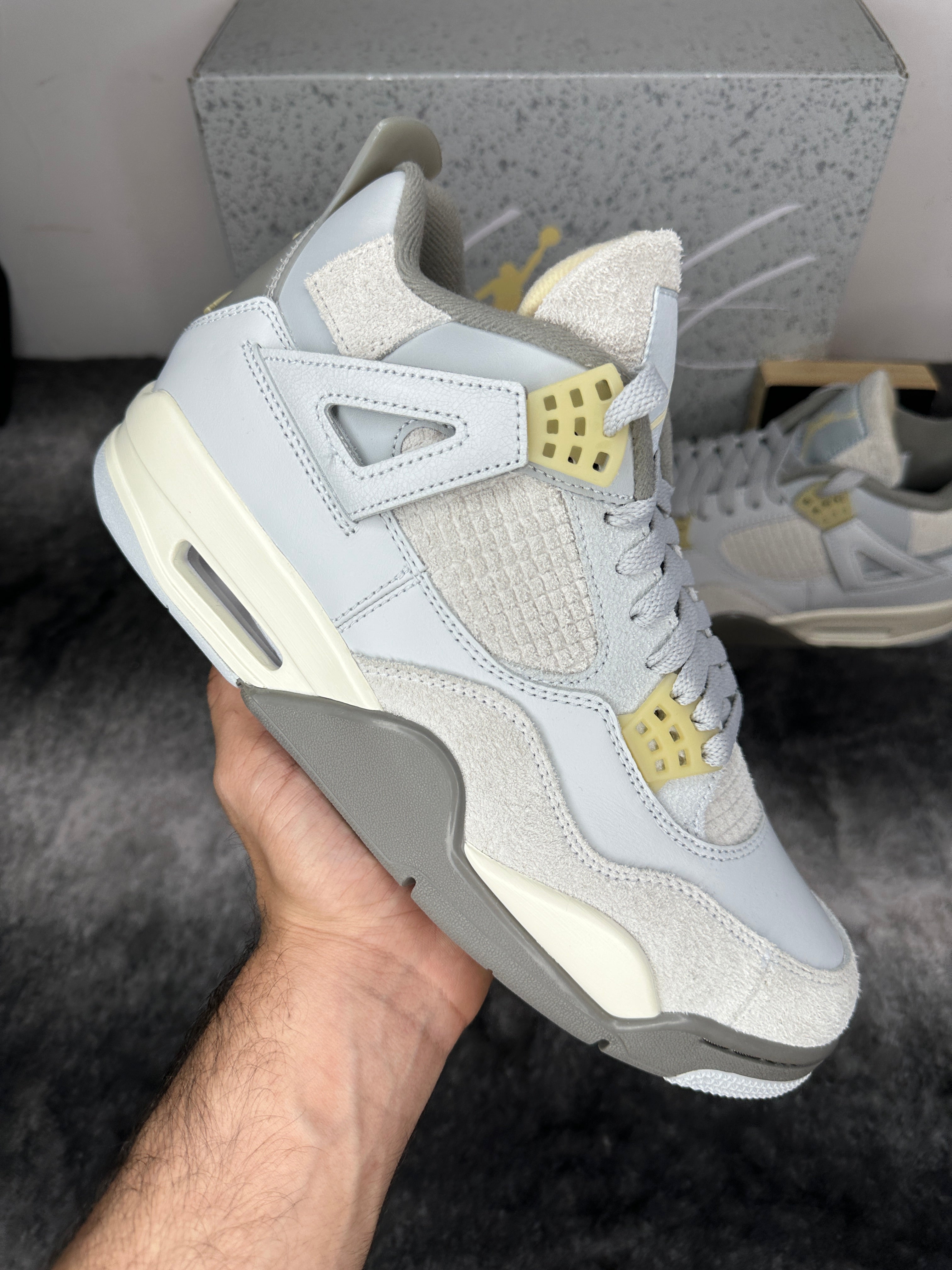 Air Jordan 4 Retro SE Craft Photon Dust