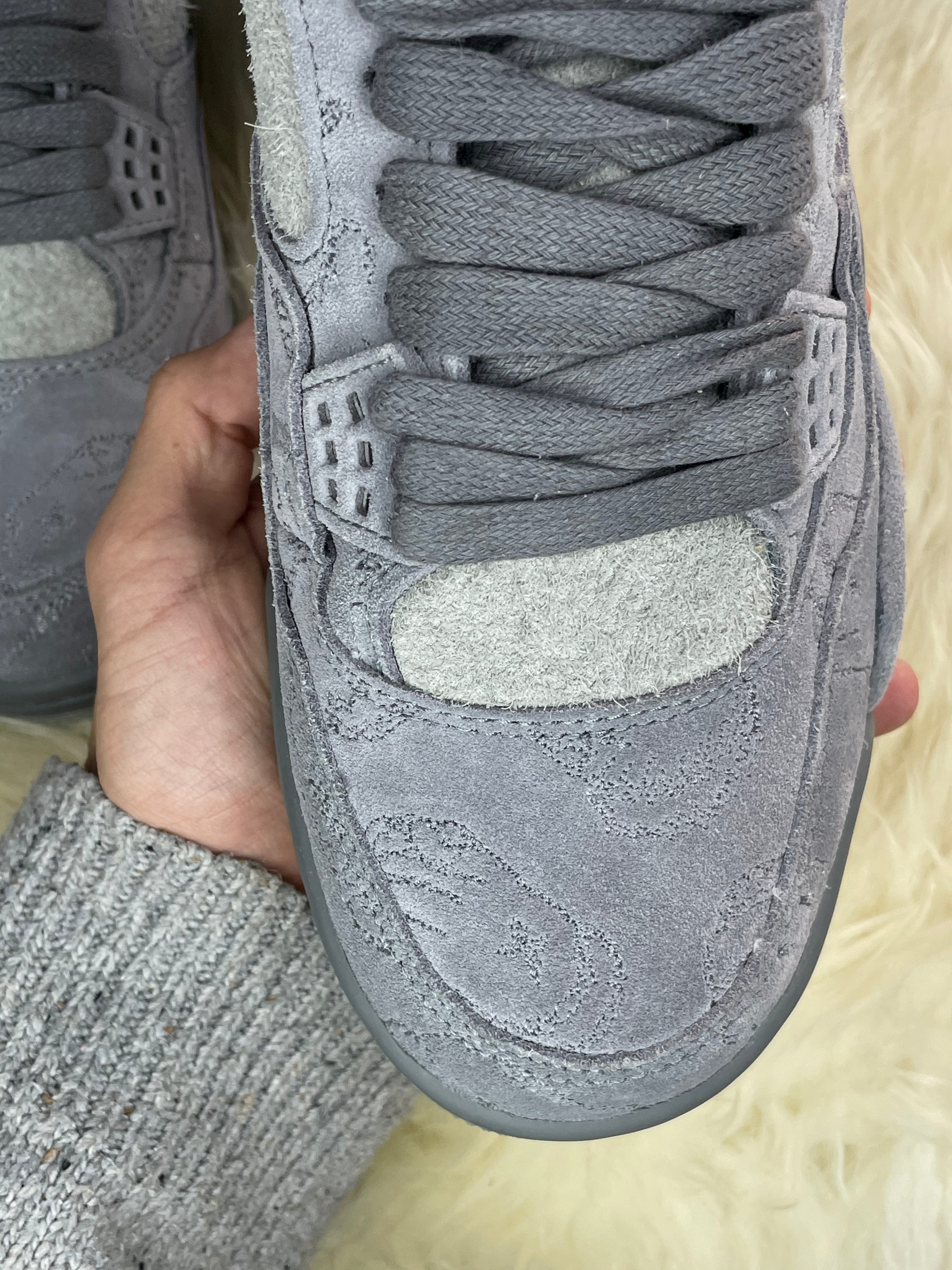 Air Jordan Retro 4 X Kaws