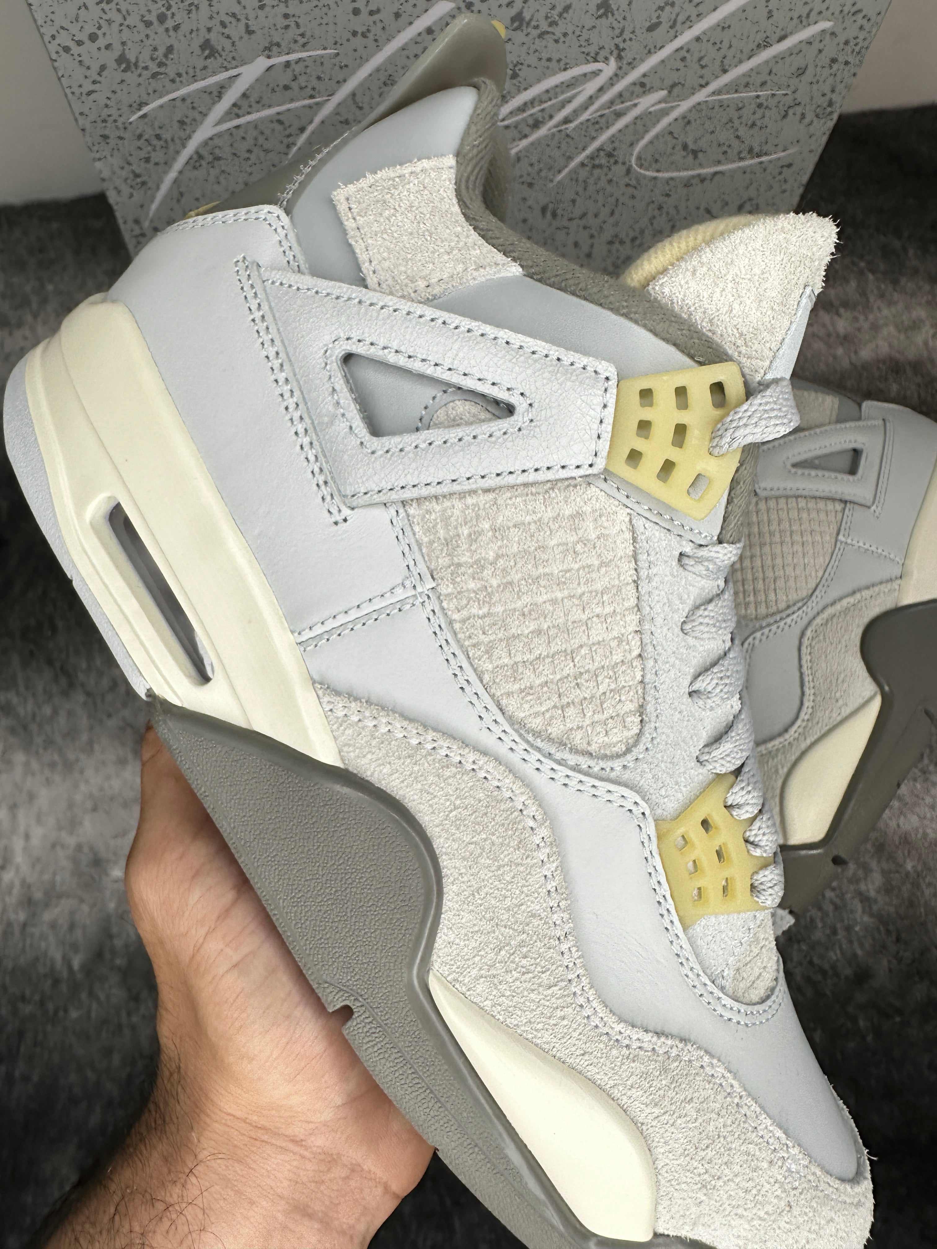 Air Jordan 4 Retro SE Craft Photon Dust