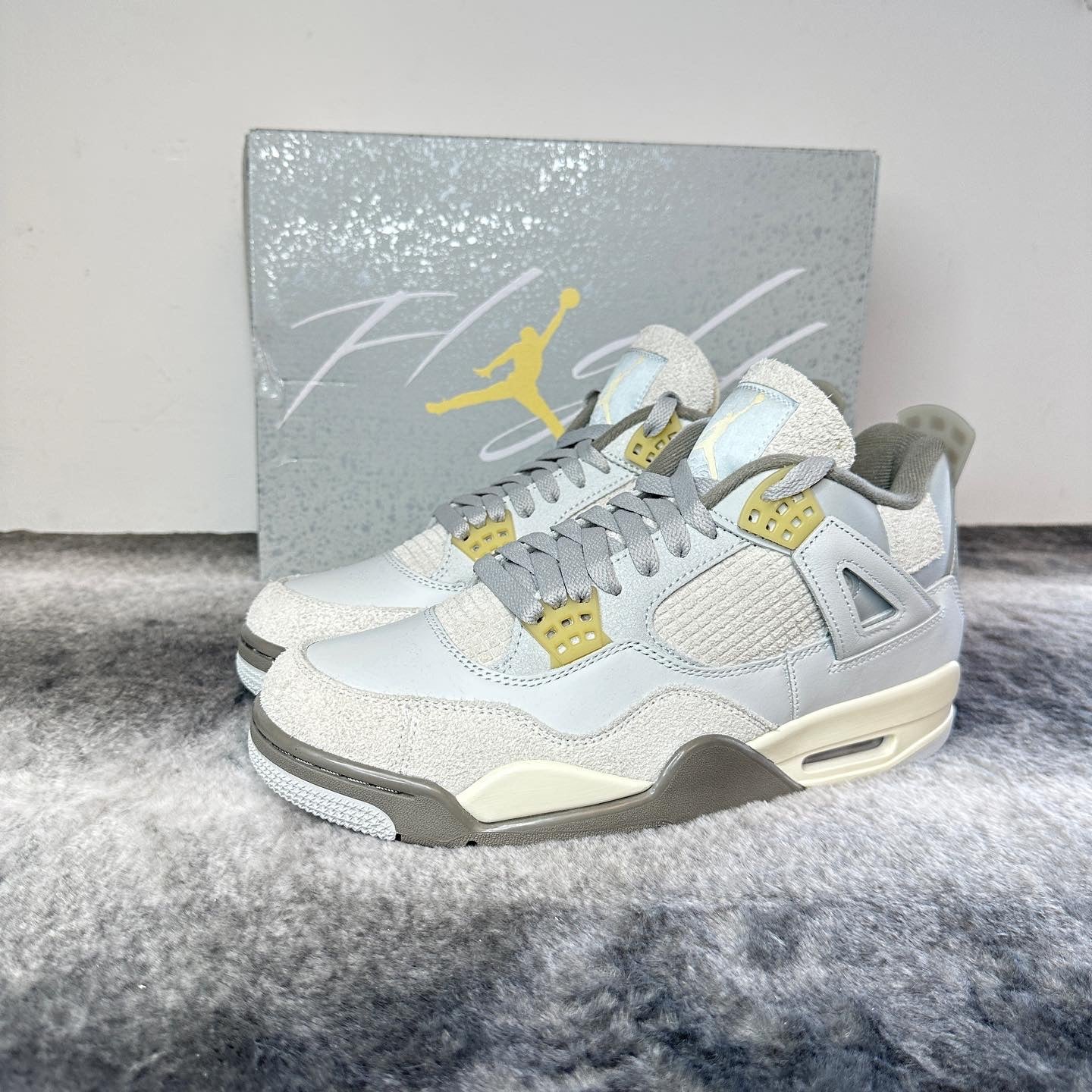 Air Jordan 4 Retro SE Craft Photon Dust