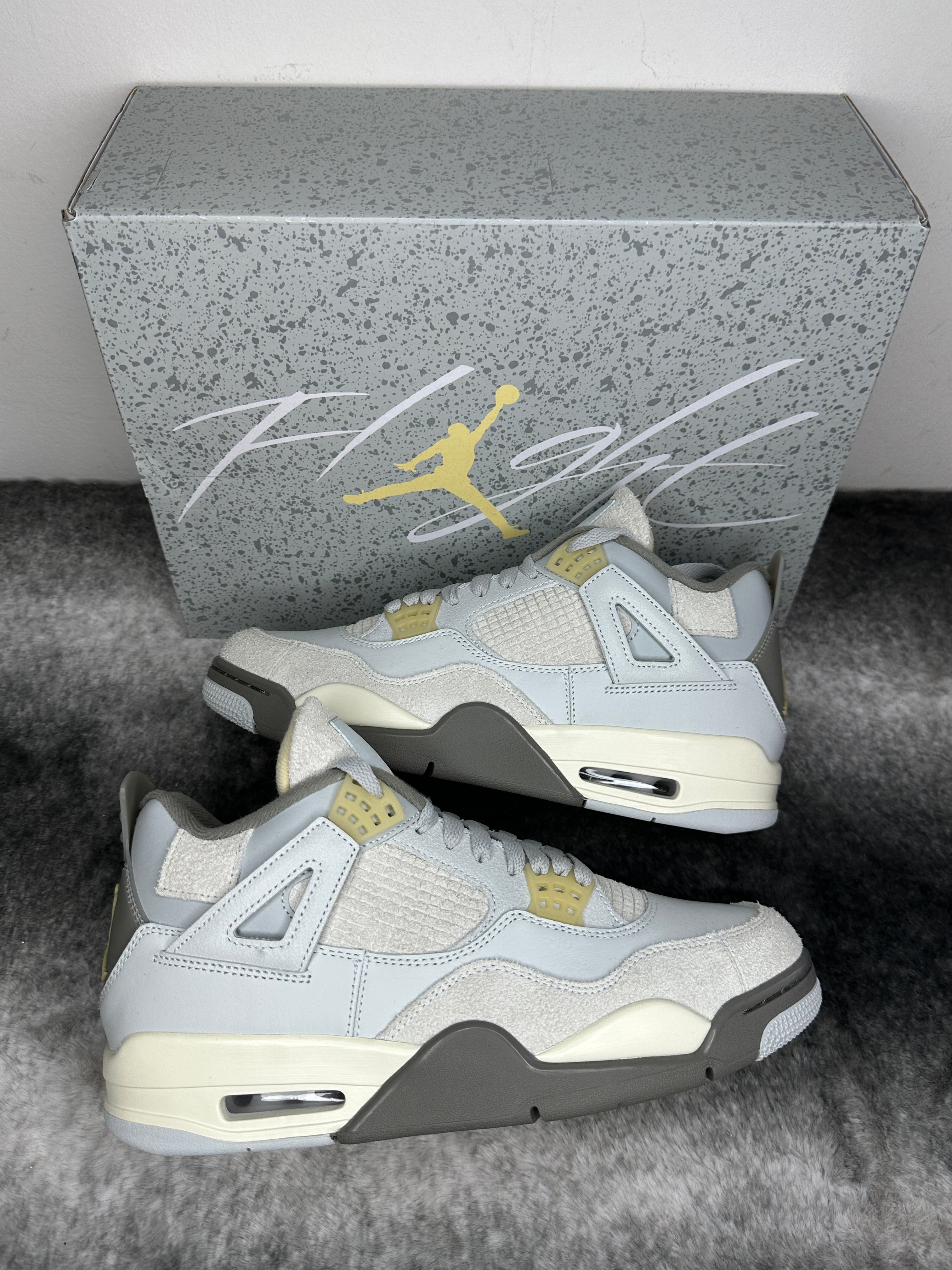 Air Jordan 4 Retro SE Craft Photon Dust
